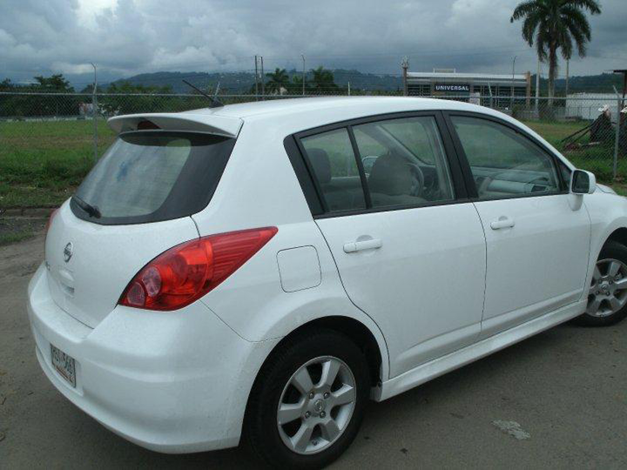 Nissan tiida hatchback spoiler #10